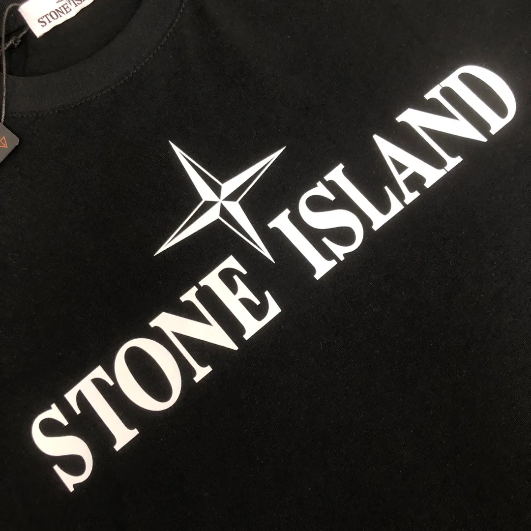 P180 Stone Island 2025 latest T-shirt, couple style ~ Original order, fashionable and casual short T-shirt, specially made of customized cotton fabric ~ Cotton T-shirt ~ Pre-washed to prevent deformation and shrinkage problem, more comfortable and breathable on the body ~ All available from stock ~ Unique design style, trendy must-have item, complete with three standards 👍 Color: black/white Size: S M L XL (larger version, please indicate your height and weight when placing an order)
